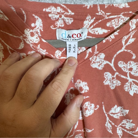 Floral Print Women's Top - Picture 3 of 7